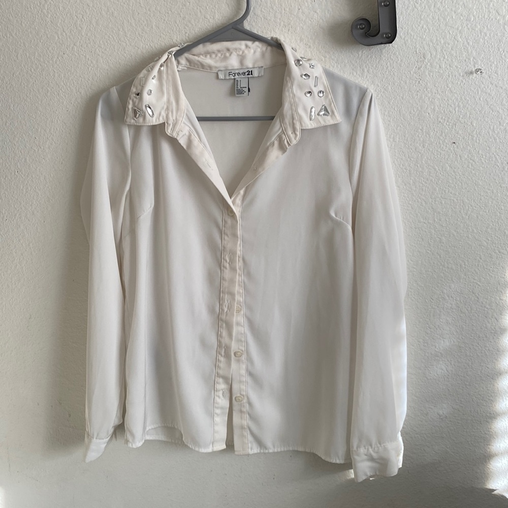 White knit shirt